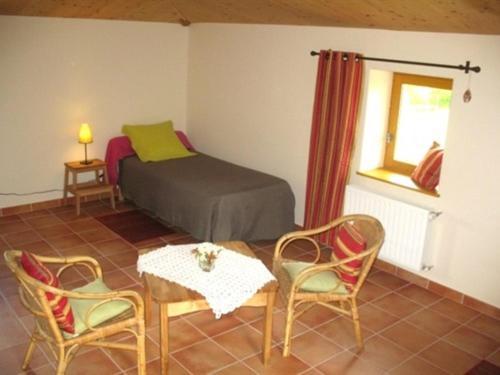 La Ferme Du Chapi Hotel Saint-Laurent-dʼOingt Quarto foto